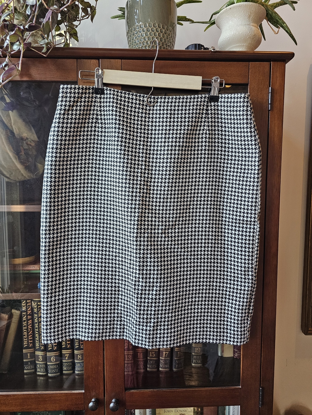 Isabella Demarco | Chic Houndstooth Pencil Midi Skirt